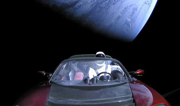 spacex-launch-video-watch-falcon-heavy-tesla-roadster-car-in-space-915453.jpg
